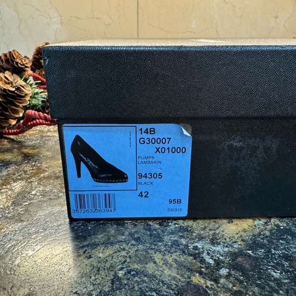 CHANEL Black Chain and Stiletto pumps 4 in. heel.  chain  Italy 42 (US 11.5) EUC - Picture 8 of 9